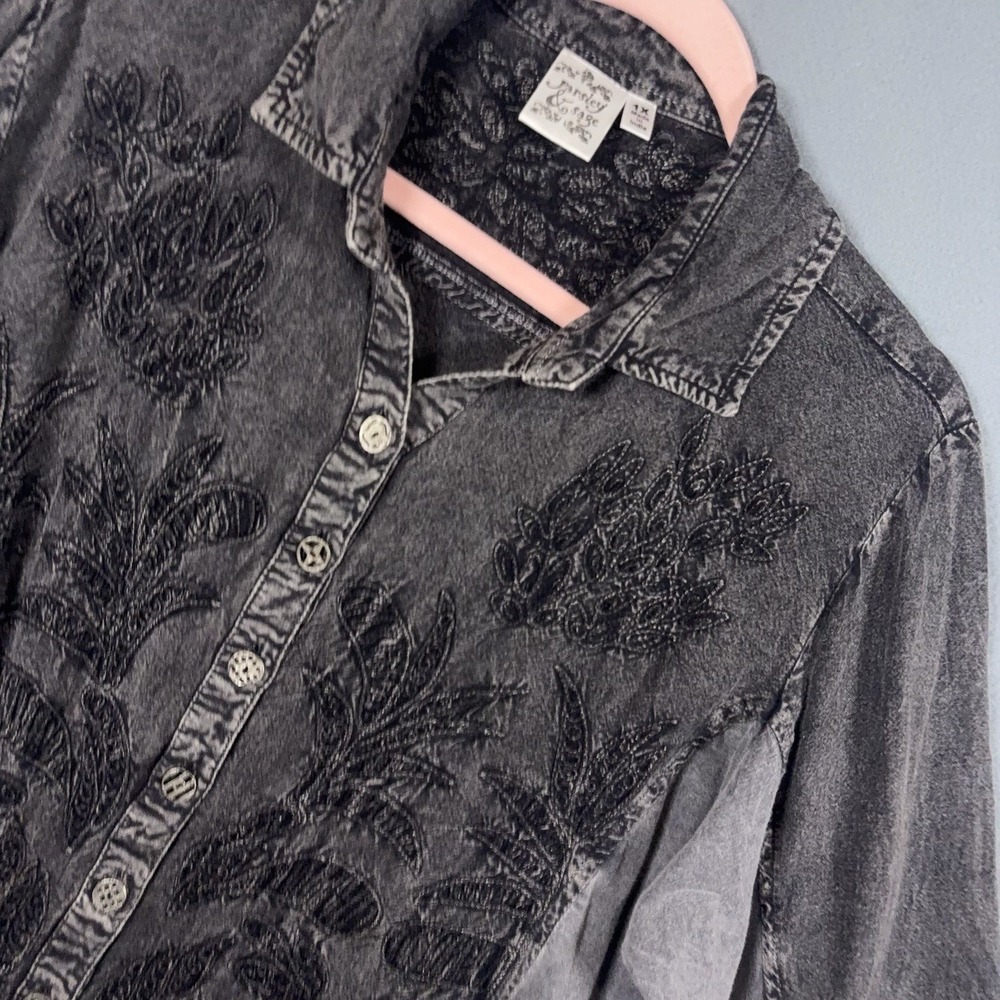 Parsley & Sage Embroidered Top Womens 1X Gray Floral Loose Fit Boho